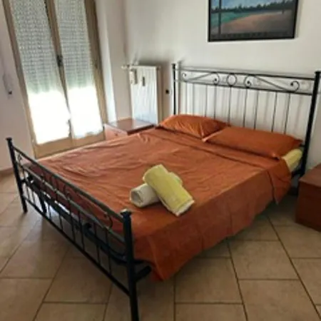 Nathan House, Malatesta Róma