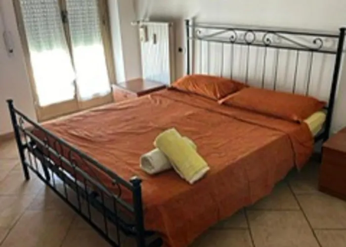 Nathan House, Malatesta Roma